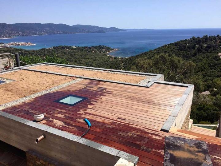 Terrasses bardées en bois à Hyères